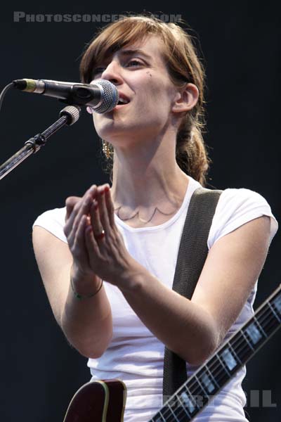 FEIST - 2005-08-26 - SAINT CLOUD - Domaine National - Scene de la Cascade - 